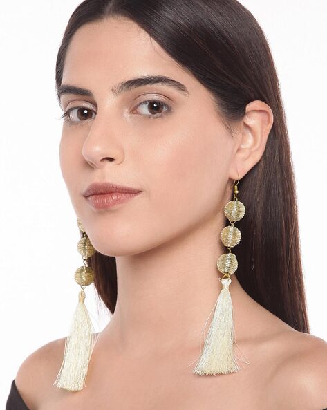 Ekani Monali Off-white Brass Alloy Silver Monalisa And Zircon Stone Earrings