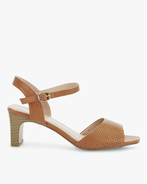 Ceriz Chunky Heels with Buckle Closure