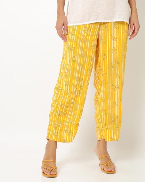Women embroidered rayon yellow kurta pant set - ARADHNA - 4269170