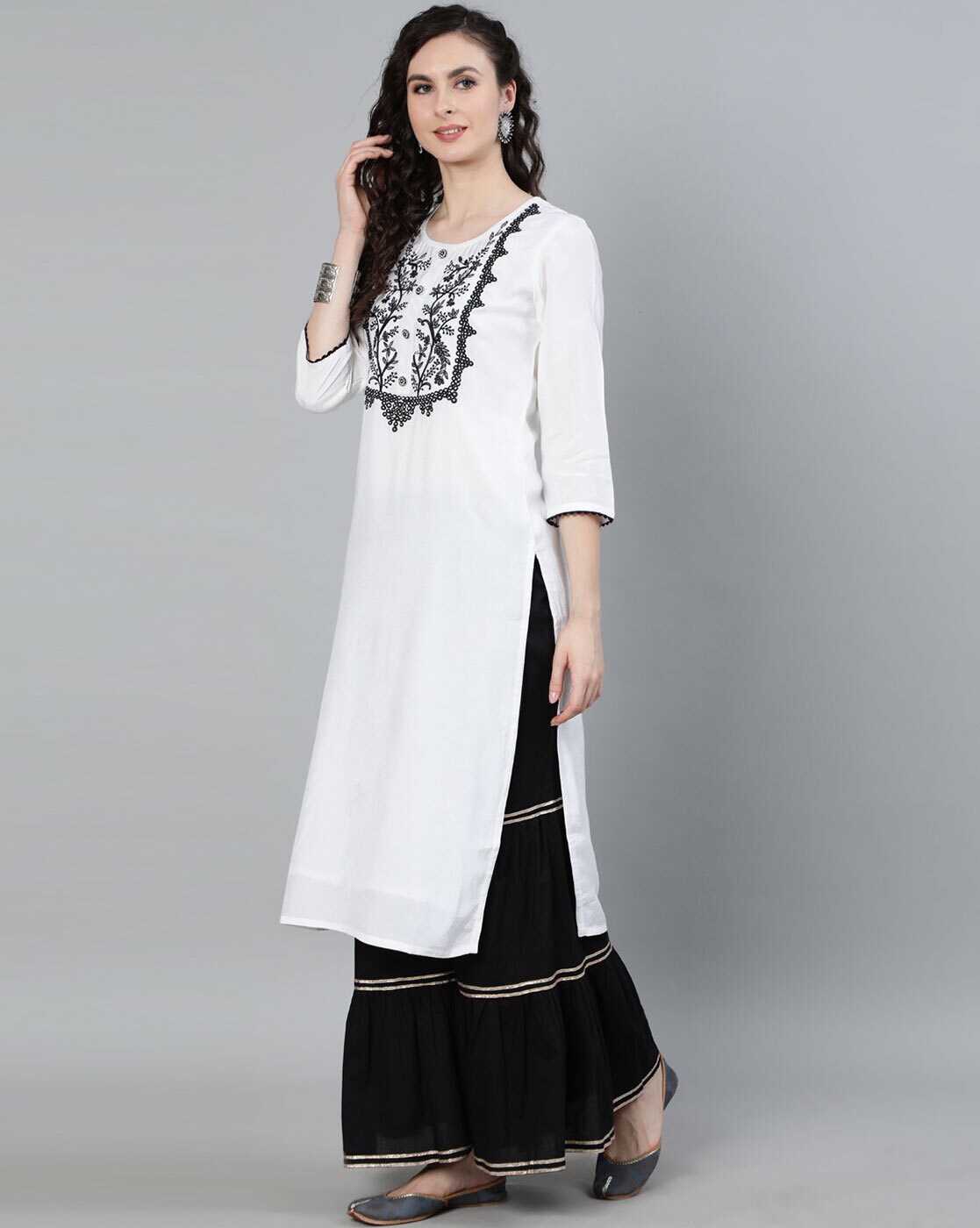 Discover 43+ white kurti with dupatta super hot - thtantai2