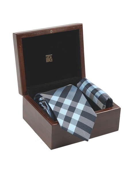 Burberry tie and top pocket square set