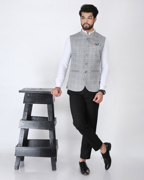 Light Grey Short Kurta Set With Nehru Jacket Design by PAARSH at Pernia's  Pop Up Shop 2024