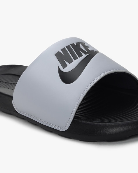 Nike men flip flops & slippers black 9