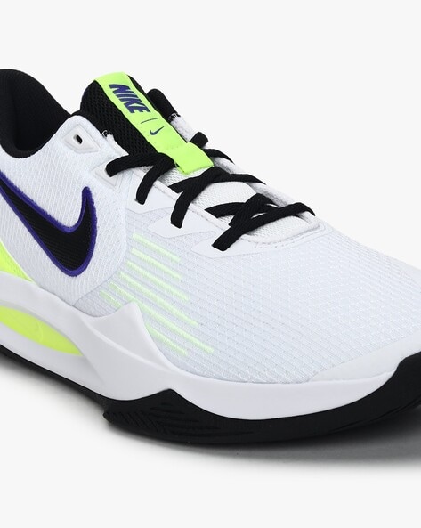 nike lace up sports shoes