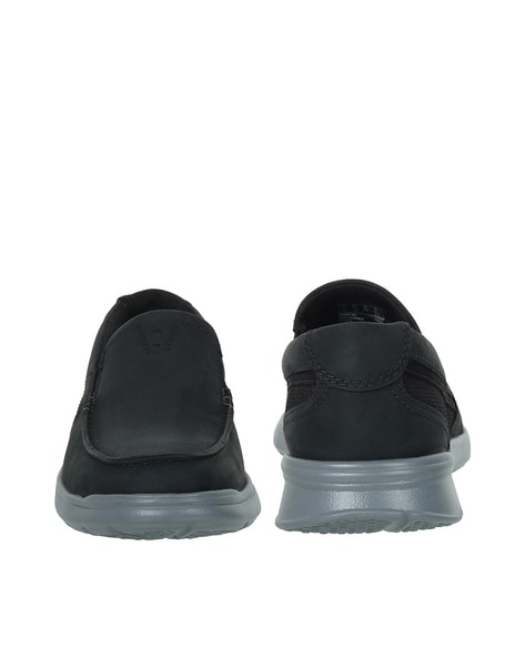 Clarks deals black plimsolls