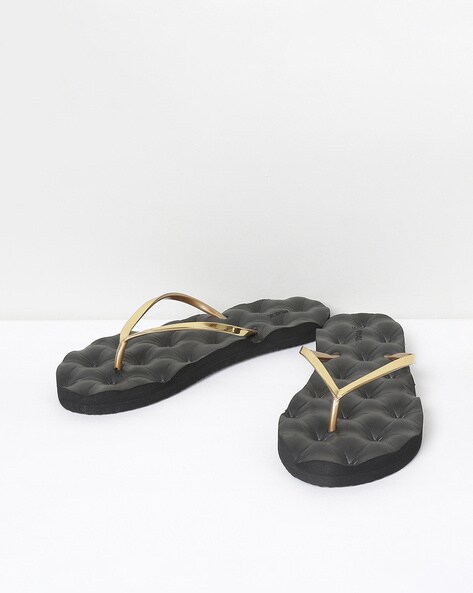 Max textured online slippers