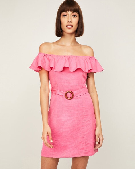 Pink Organza High-Low Off-Shoulder Dress Design by Gauri And Nainika at  Pernia's Pop Up Shop 2024