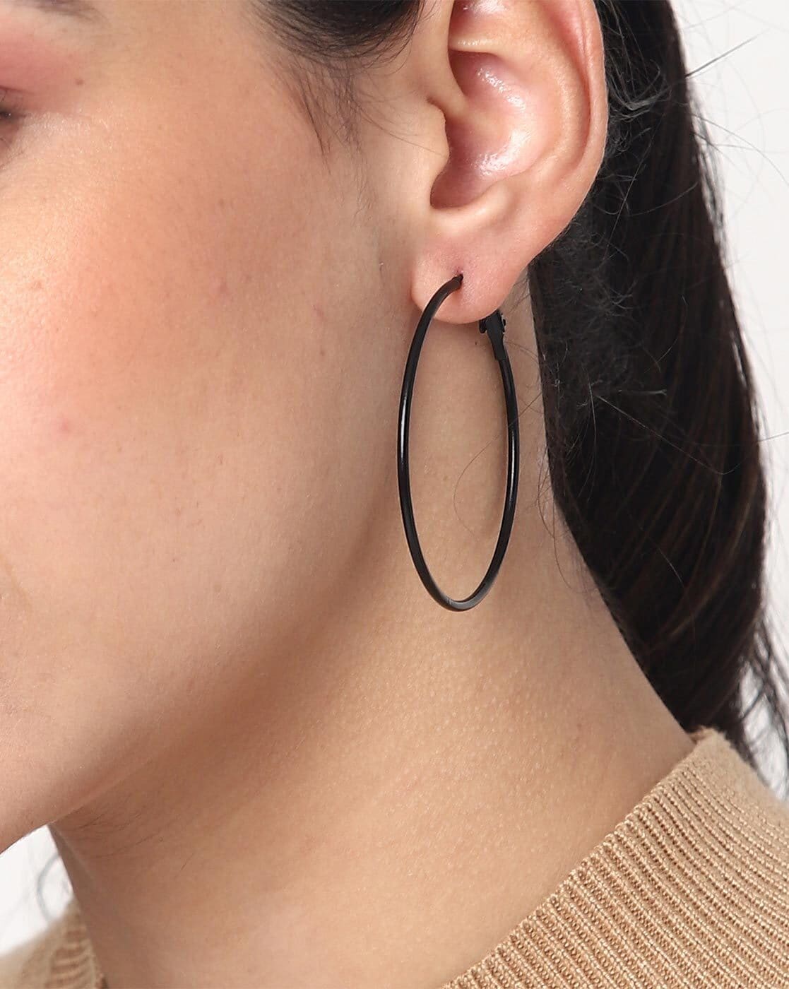 Taiko buik slank Detecteerbaar Buy Black Earrings for Women by TRINK Online | Ajio.com