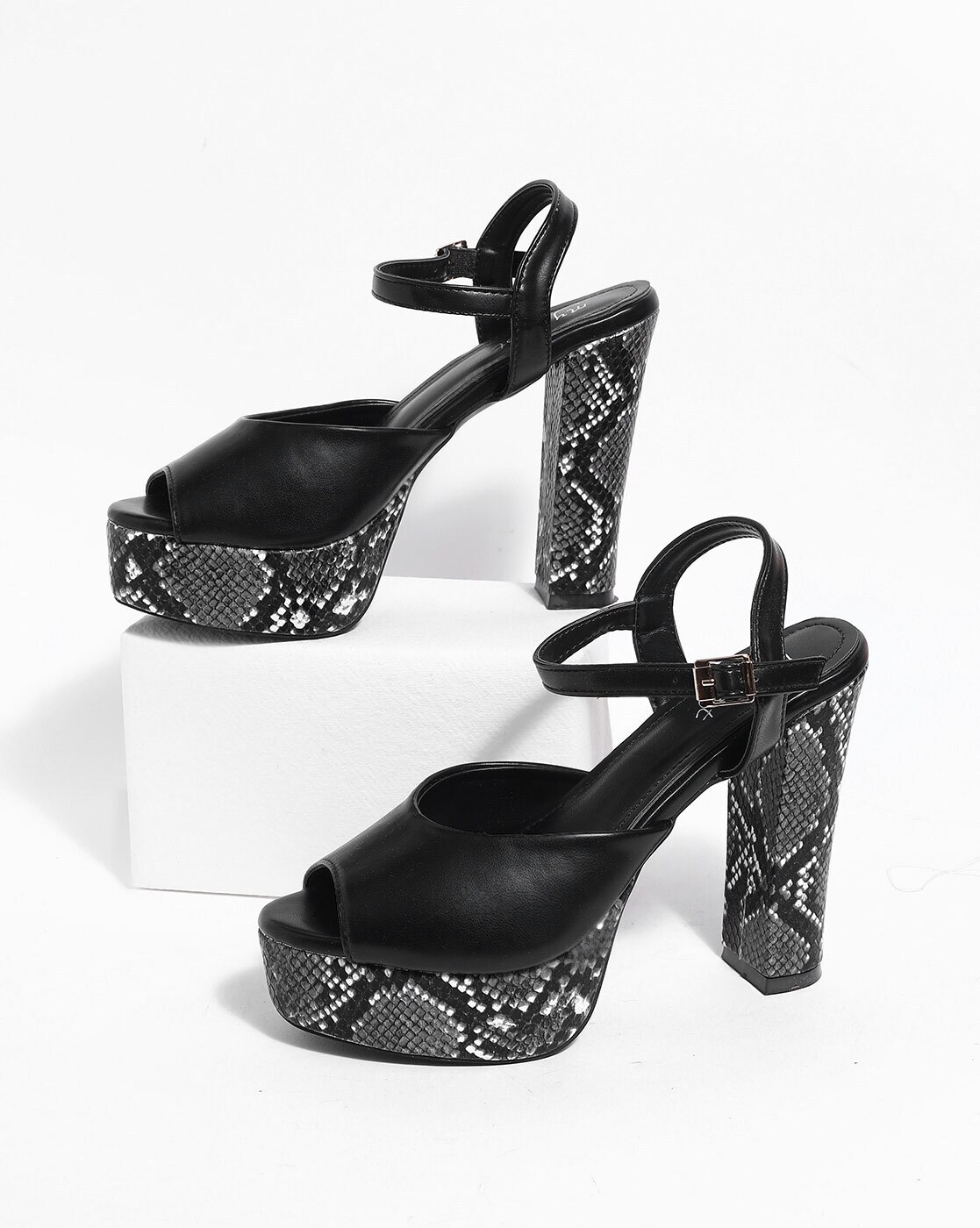 Snake print 2024 flatform sandals