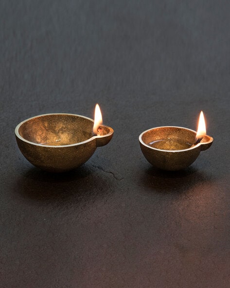 2 diyas