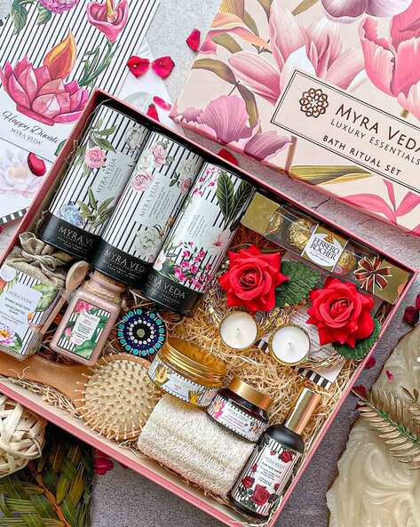 Buy Myra Veda Diwali Luxury Escape Gift Hampers | Color Women | AJIO LUXE