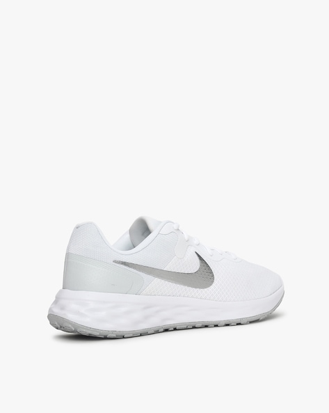 White nikes 2024 for women