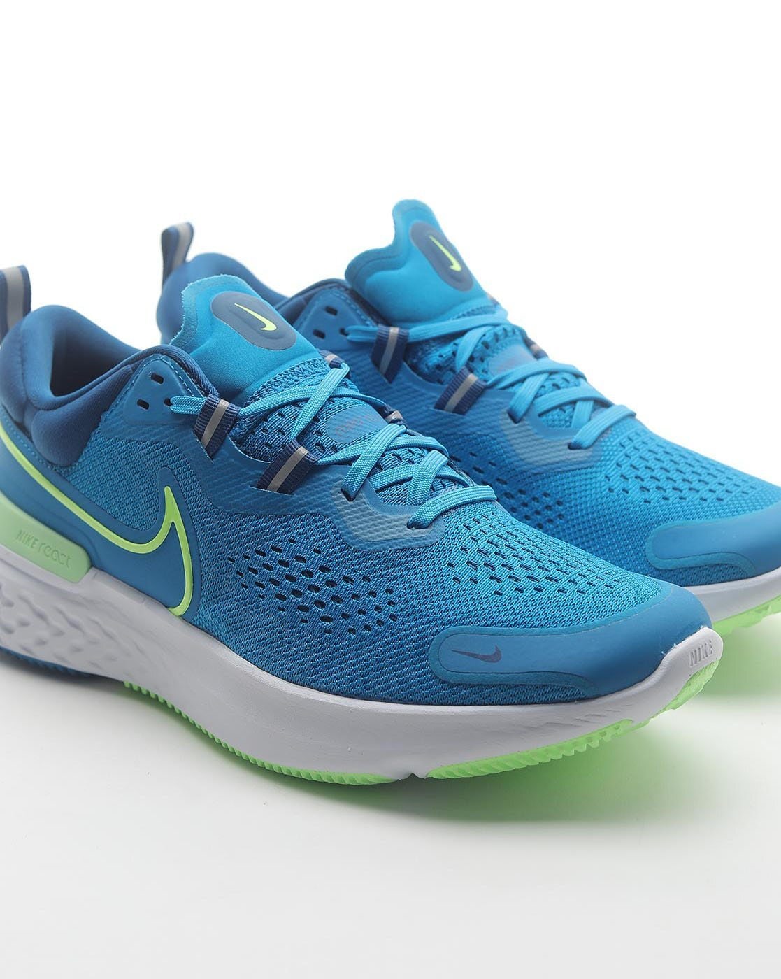 Nike epic react flyknit blue hotsell running shoes price in india