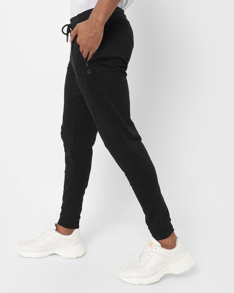 8600 . Momentum Fitted Jogger - Black