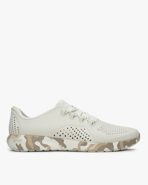 Womens camo croc discount sneakers