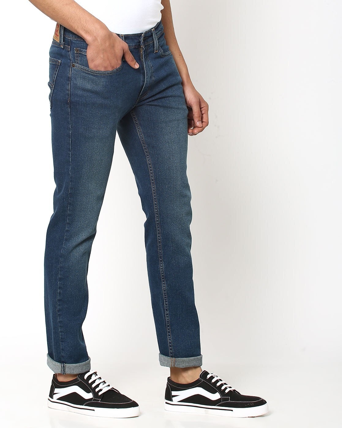 levi's medium wash jeans