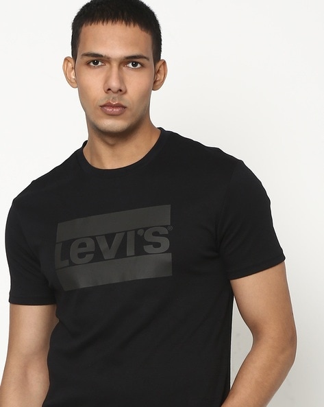 Black levis store tshirt