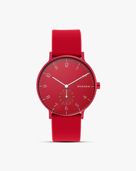 Red outlet wrist watch