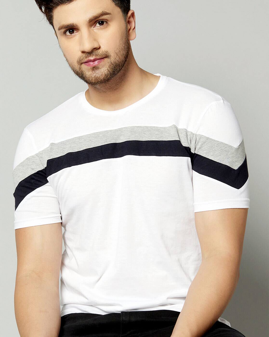 gespo white t shirt