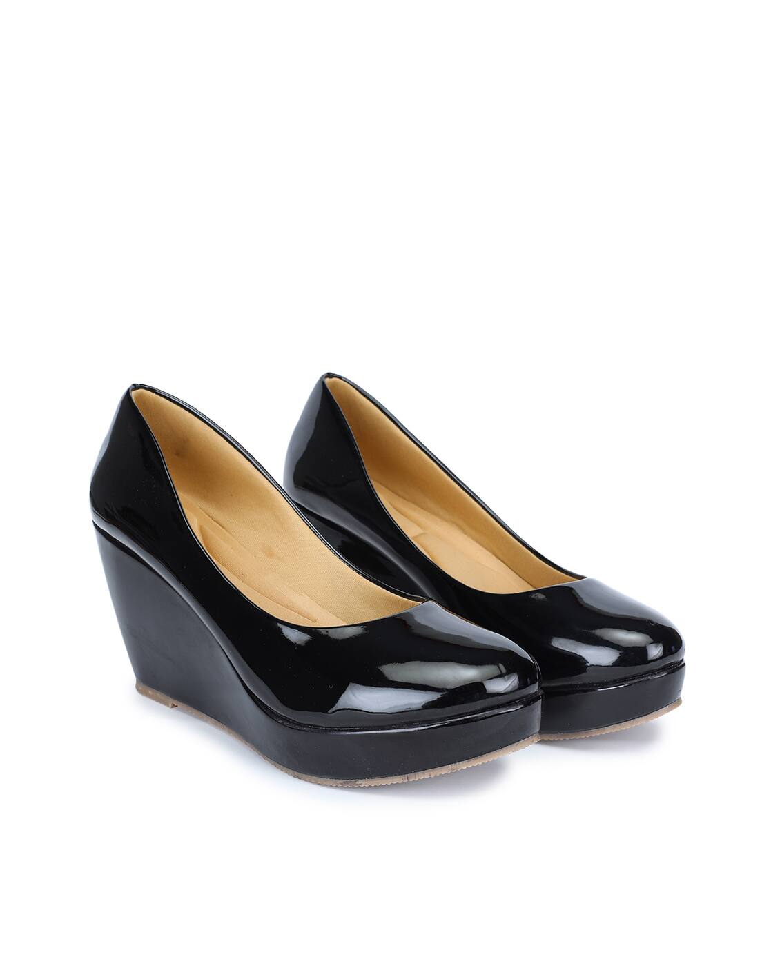 black round toe wedges