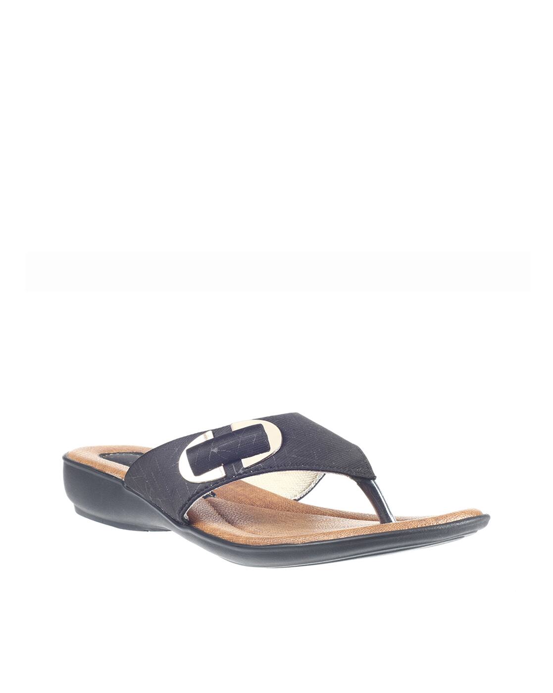 women's flat sandals on myntra
