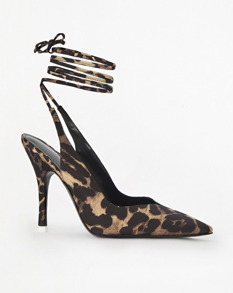 Vara Pumps with Bow Accent