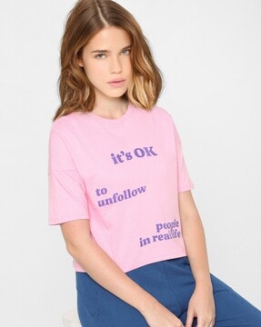 IT'S OKAY TO UNFOLLOW PEOPLE IN REAL LIFE T-Shirt