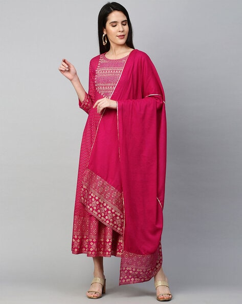 Buy Rani Pink Indowestern Gown With Embellished Drape And Extended Floor  Length Sleeve Online - Kalki Fashion