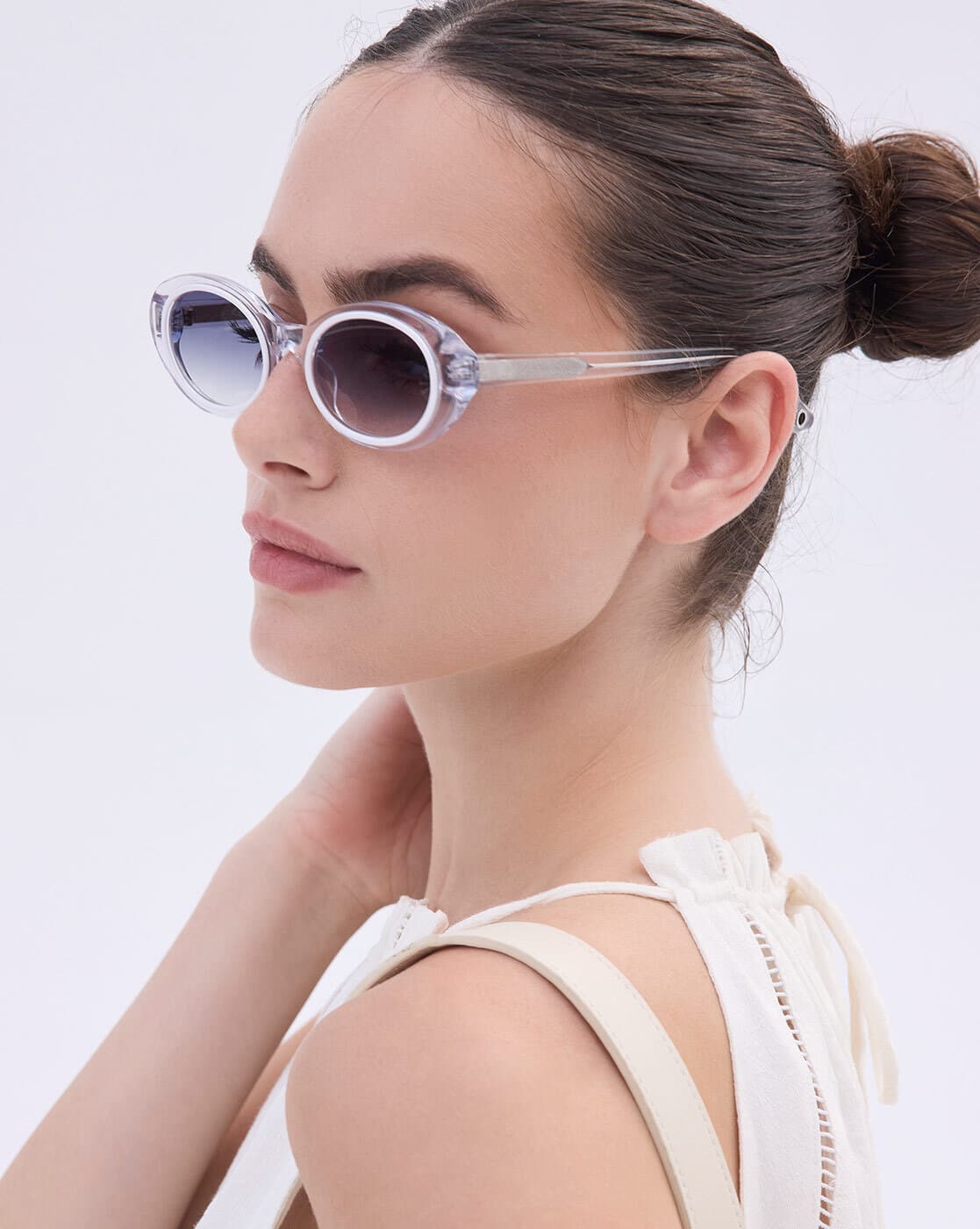 Buy Cult Gaia Katka Oval Sunglasses | White Color Women  display picture 3