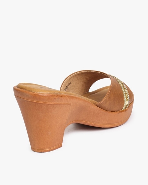 Tan discount clogs heel