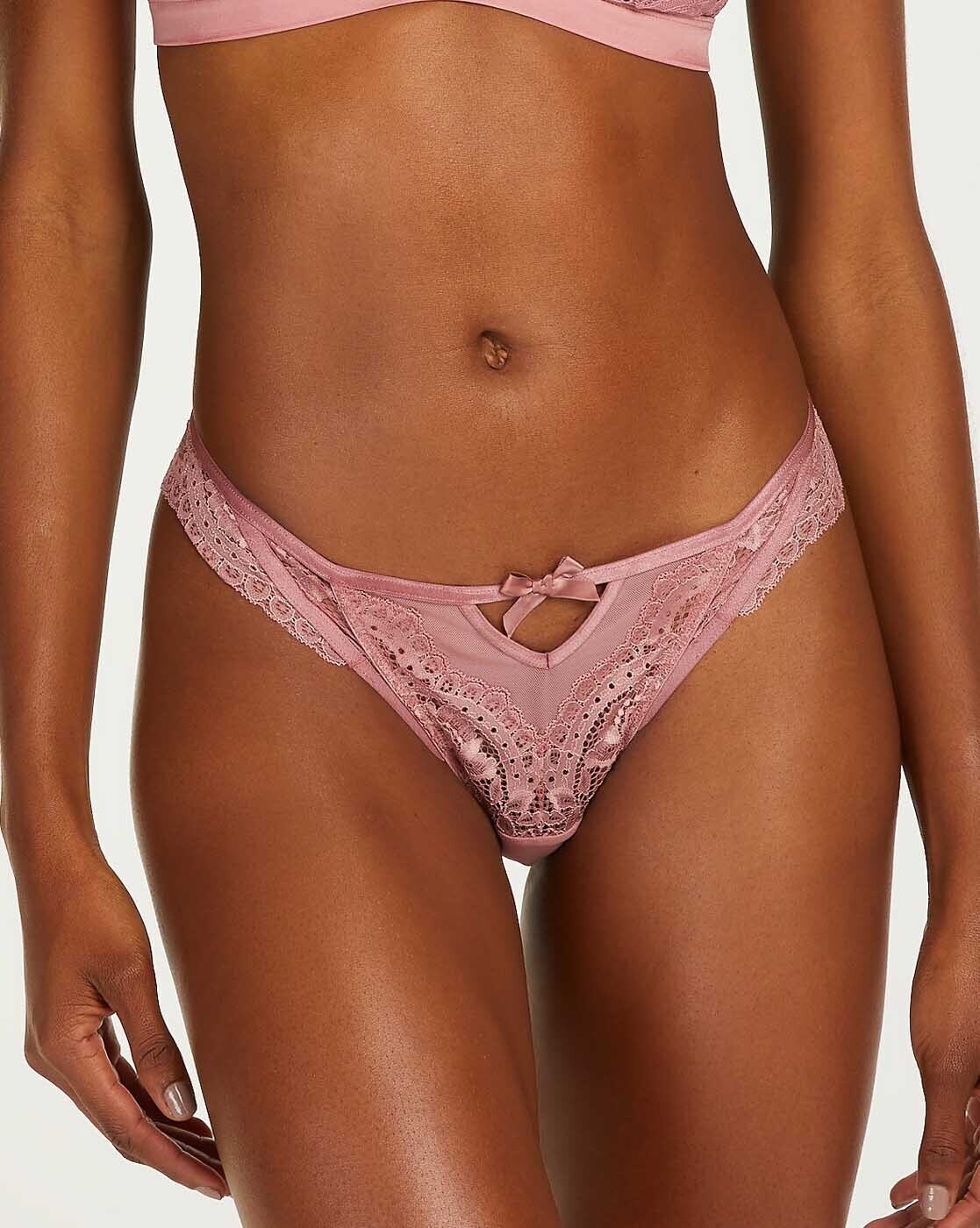 Lace thong in pink