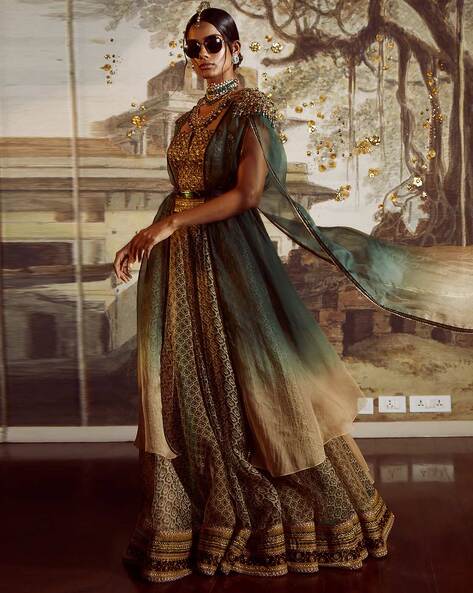 Radhika Merchant's Magnificent Lehenga by Tarun Tahiliani Resembled 'Temple  Complex' With Embroidered 'Domes', Themed Around 'Valley of Gods' |  India.com