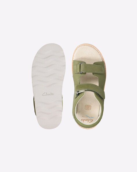 Clarks flip flops hotsell kids green