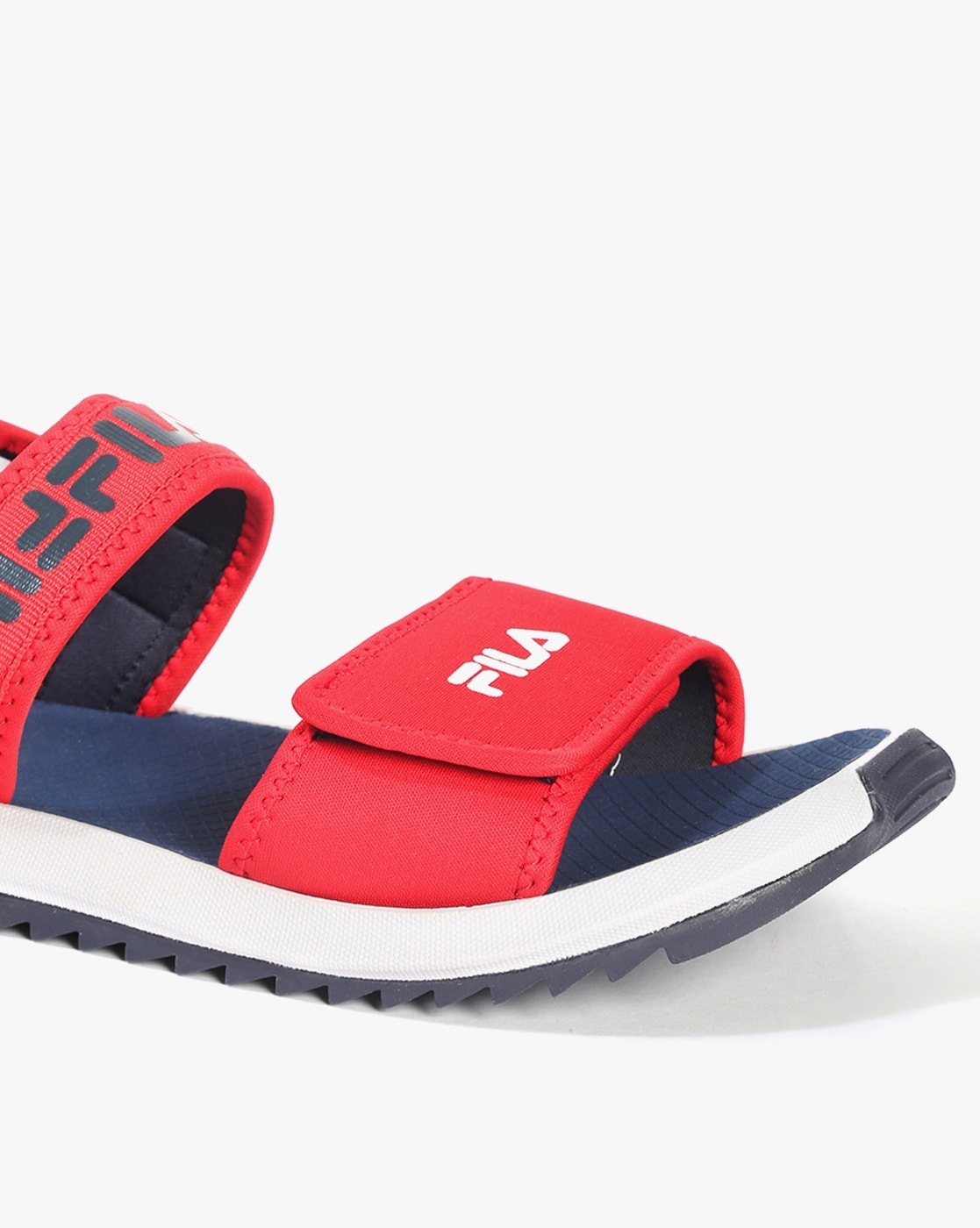 Fila on sale red sandals