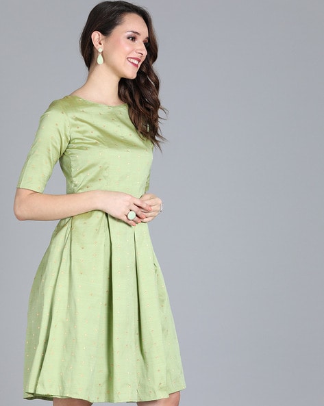 How did they continue a box pleat to a princess cut in this? Any help is  apreciated : r/sewing