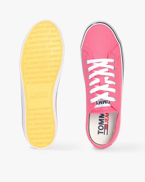 Low-Top Lace-Up Shoes