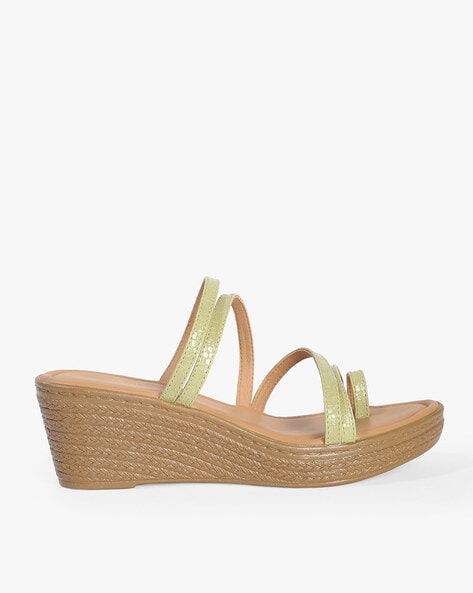 Born toe best sale ring sandals