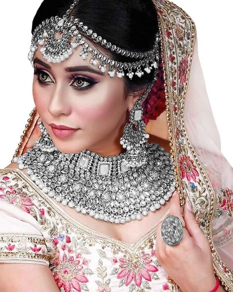 Dulhan deals with jewellery