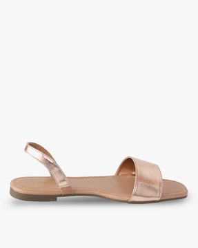 Fioni shops flat sandals