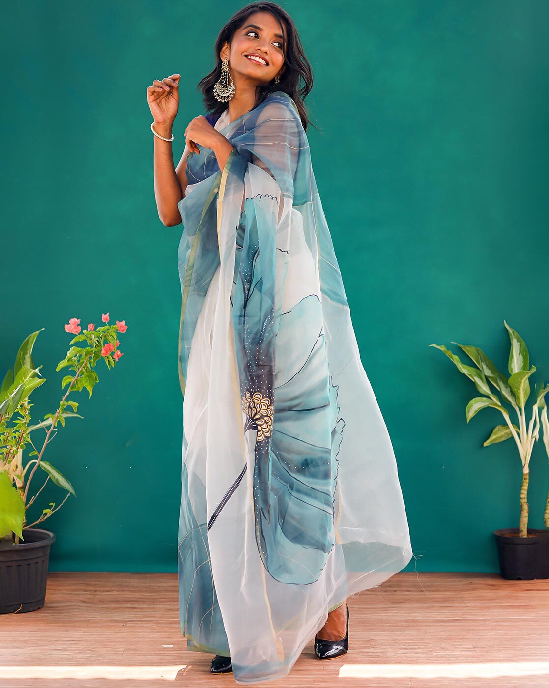 Buy Beige Sarees for Women by Patlipallu Online | Ajio.com