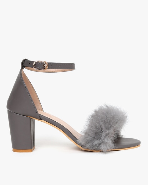 Beautiful high heels with fur in neutral grey color. #shoes @clothes  #fashion #style | Sapatos de grife, Sapatos fashion, Sapatos sandálias