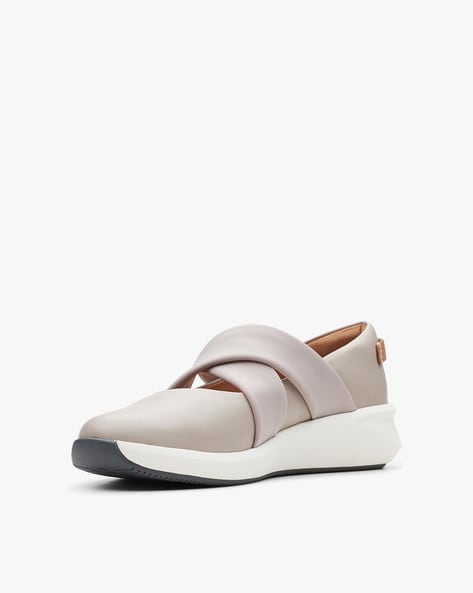 Clarks un rio hot sale cross sneaker