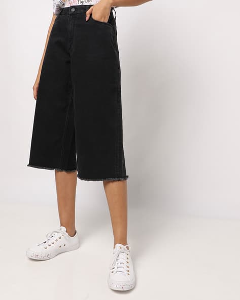 Wide Jeans with Frayed Hems