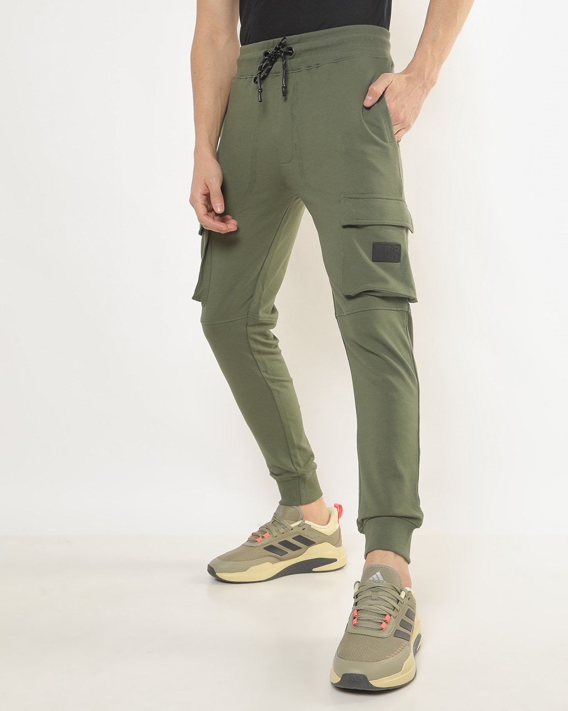 Jogger trousers | 服装
