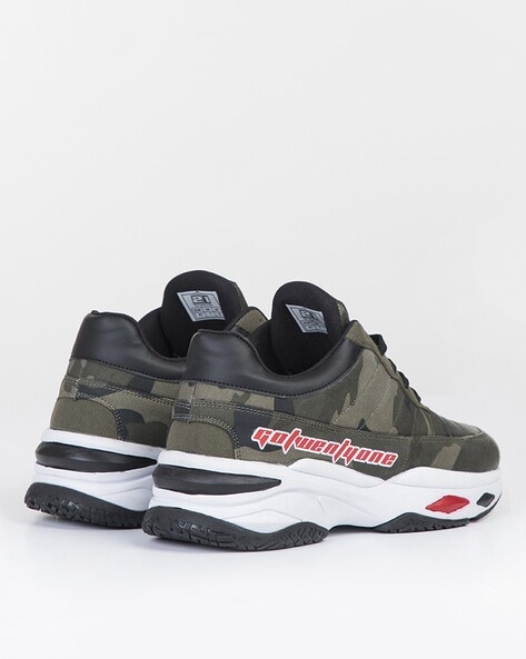 Camo print hot sale nike shoes