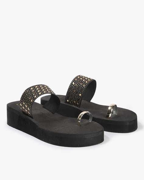 Embellished Toe-Ring Flat Sandals
