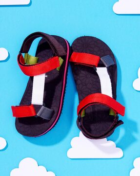 velcro strap sandals nike