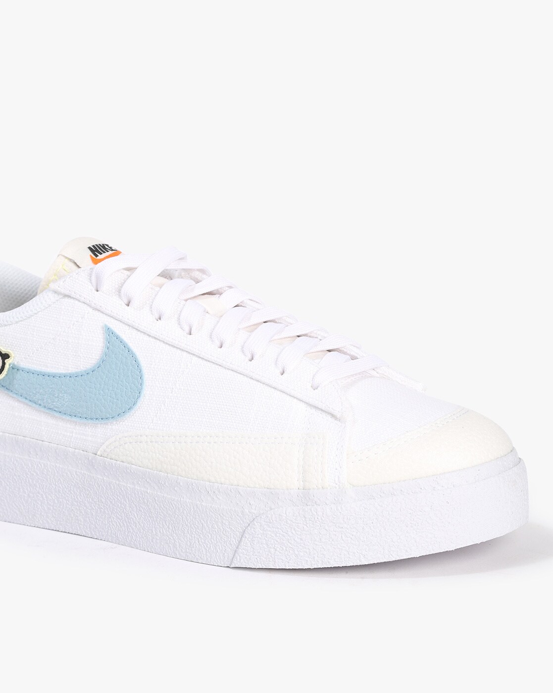 Womens nike best sale blazer low white