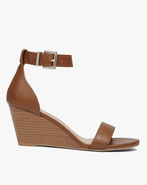 Wedges with Buckle Fastening