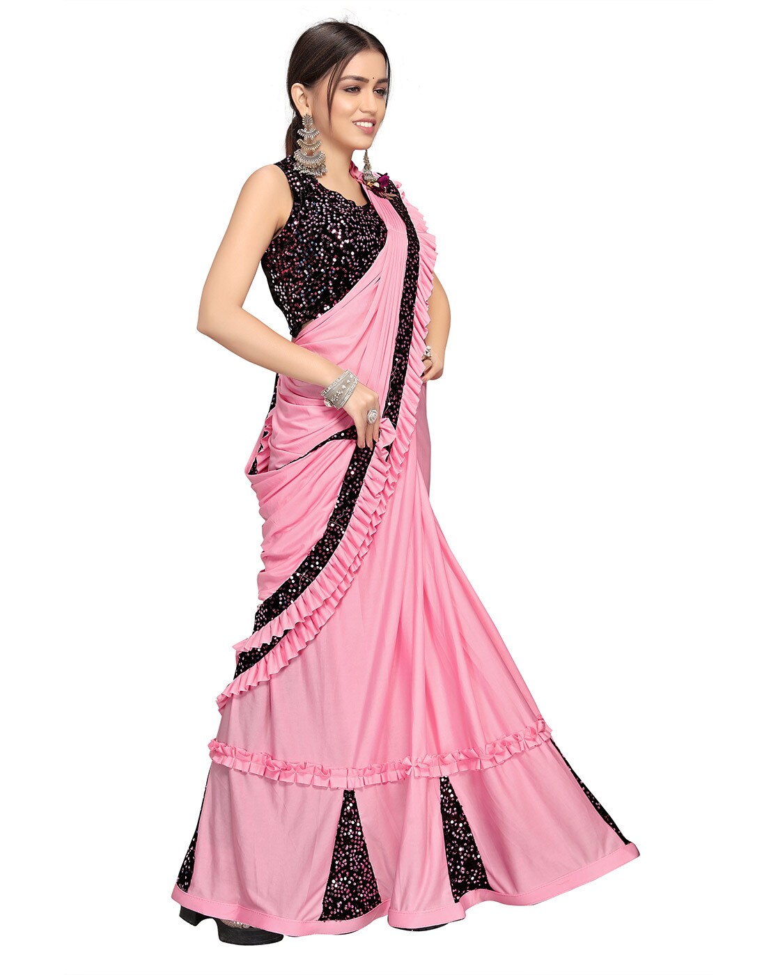 Make your look graceful with a brocade on the wedding day, wear a brocade  silk sari or be in a lehenga made from it | वेडिंग फैशन विद स्टाइल: शादी  वाले दिन
